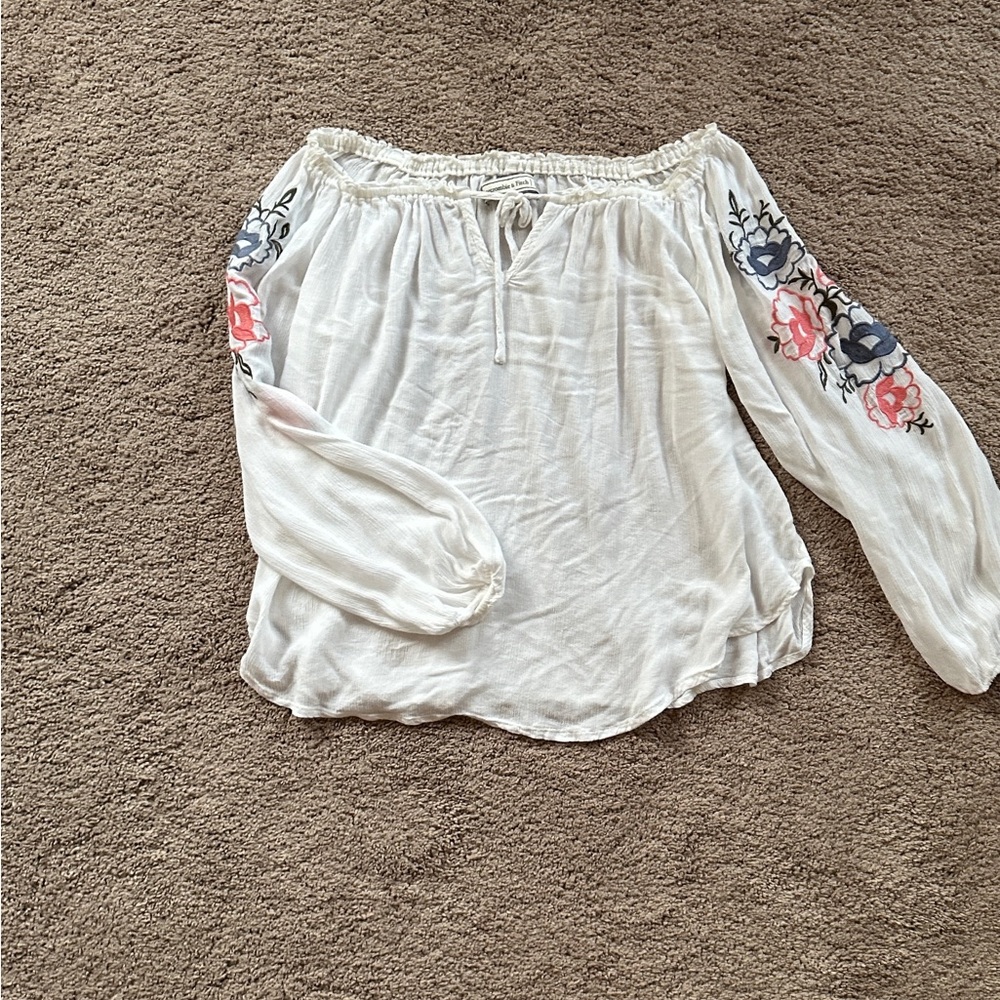 Abercrombie & Fitch White Floral Off-Shoulder Blouse